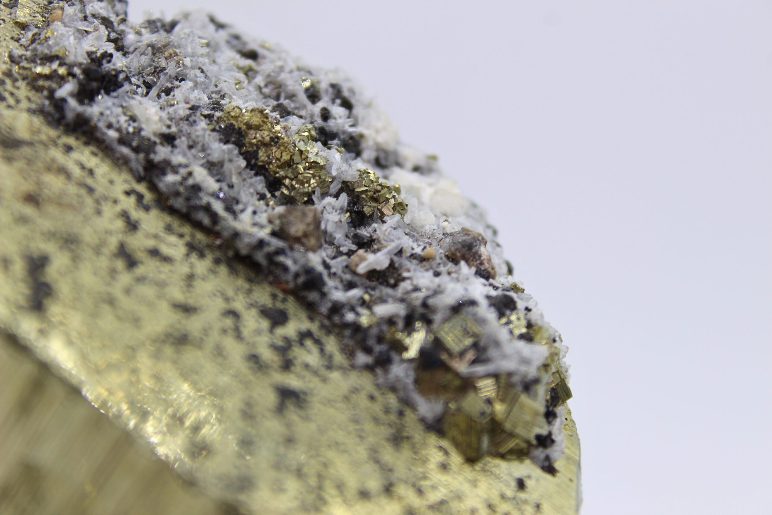 Pirita Cubica en Base - Image 4